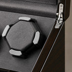Close-up of a winding pillow and the lid hinge